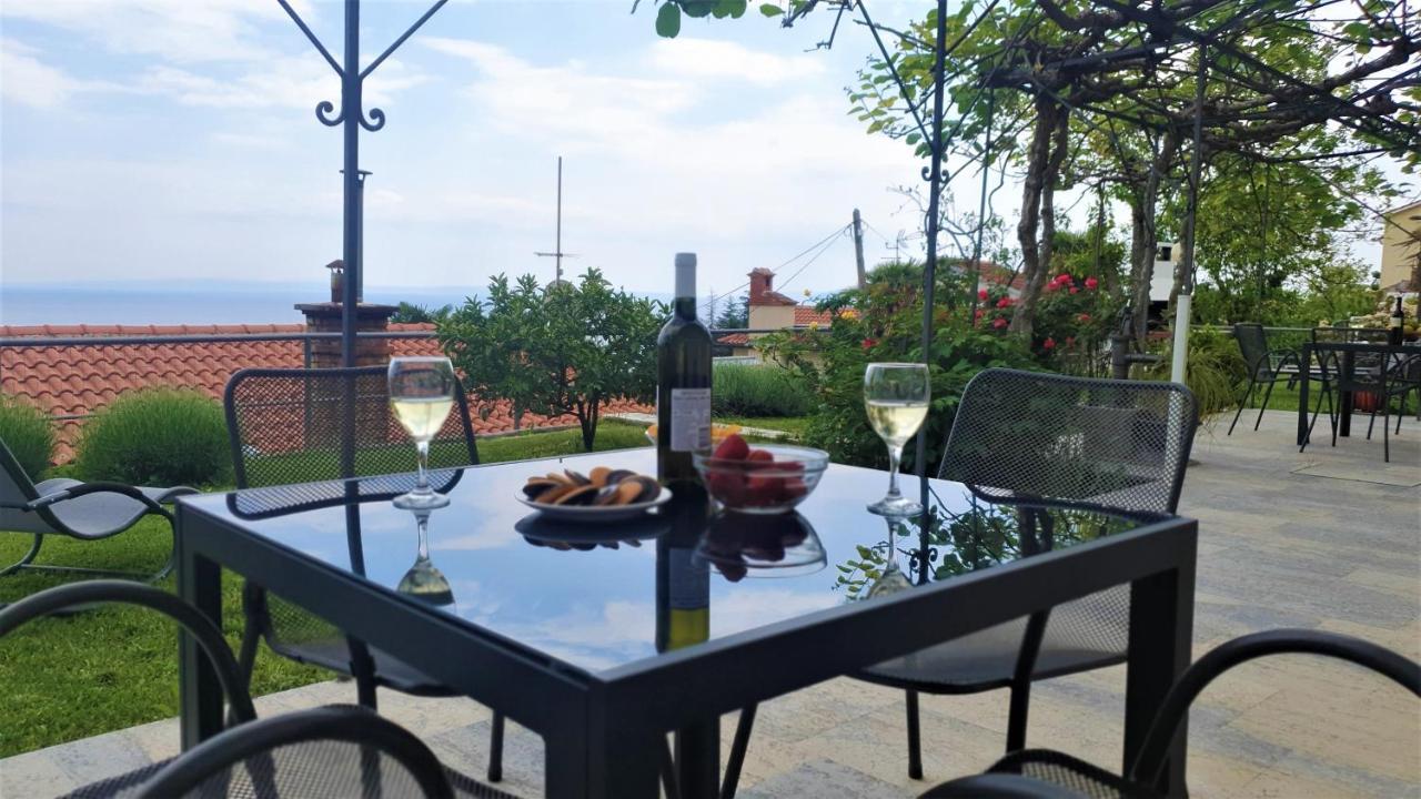 Apartments Anamarija Опатия Экстерьер фото