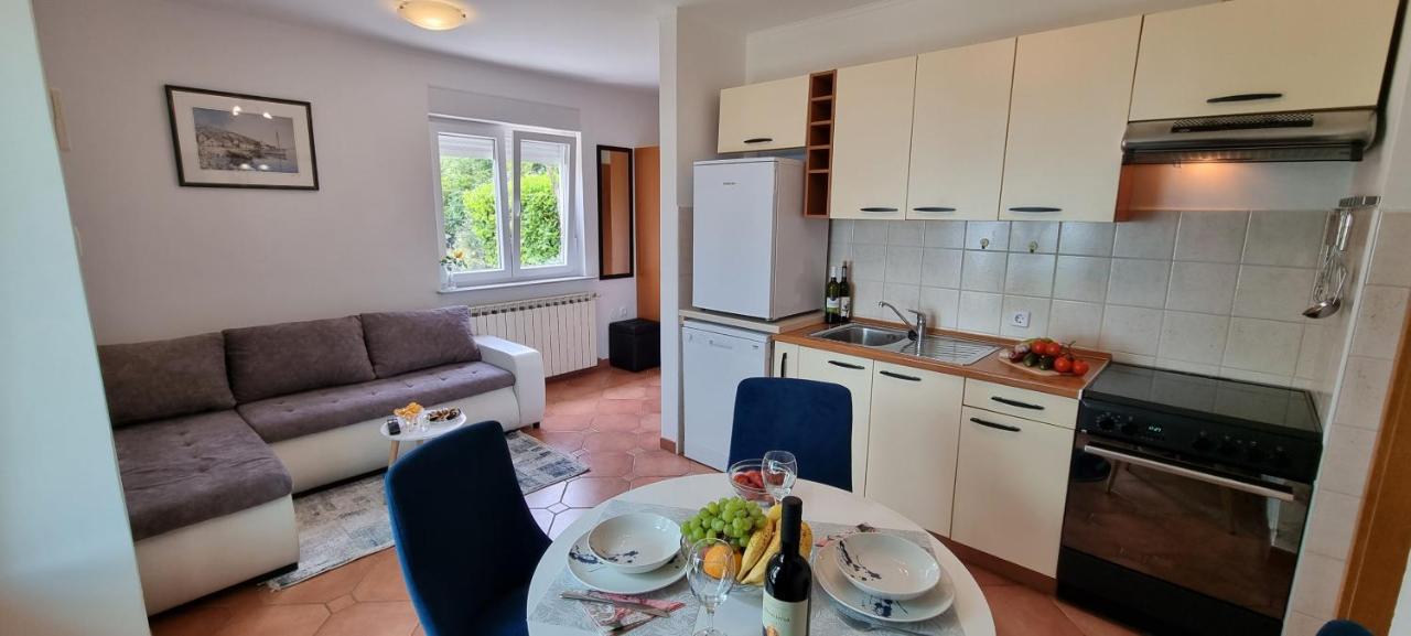Apartments Anamarija Опатия Экстерьер фото
