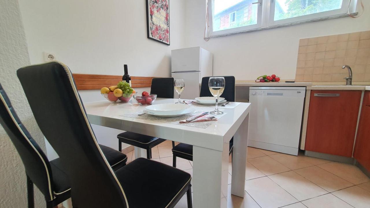 Apartments Anamarija Опатия Экстерьер фото